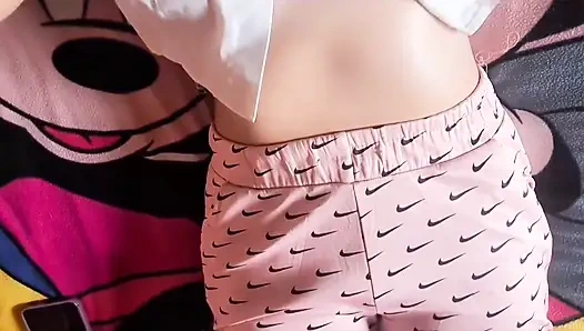 Я так горяча за этот стол! Интенсивный оргазм! Бесплатное порно трение киски