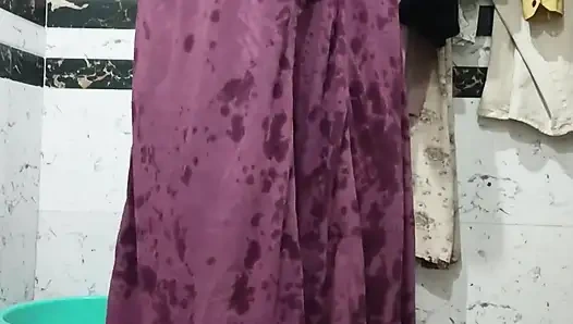 Priya bhabi büyük götlü banyo gösterisi