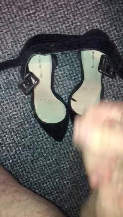 Wanking into shoes