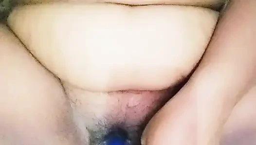 I am fingaring my pussy hardly.