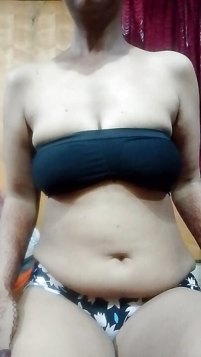 Najma Khatun shows her