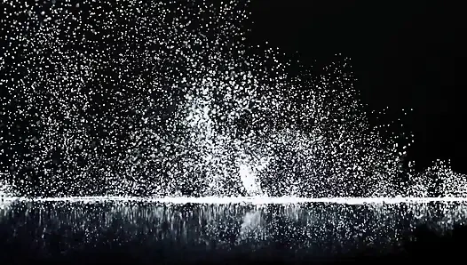 Горячая милашка с маленькими сиськами и бритой киской получает кримпай