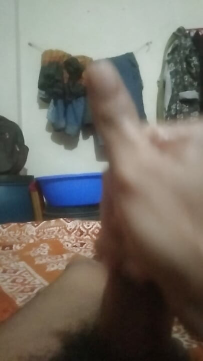 Nag-jakol ako sa bahay.