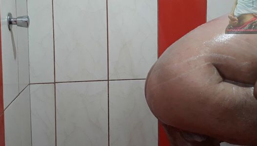 Masturbation sous la douche