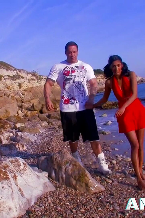 Morena de piel oscura Indiana Fox beach follada con una gran polla