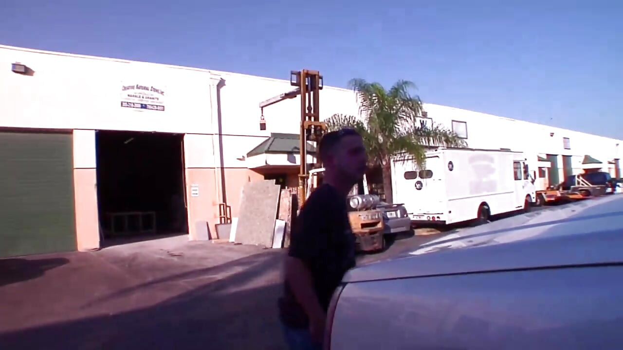 Vruća lijepa cura s velikom guzom prima lijep kurac