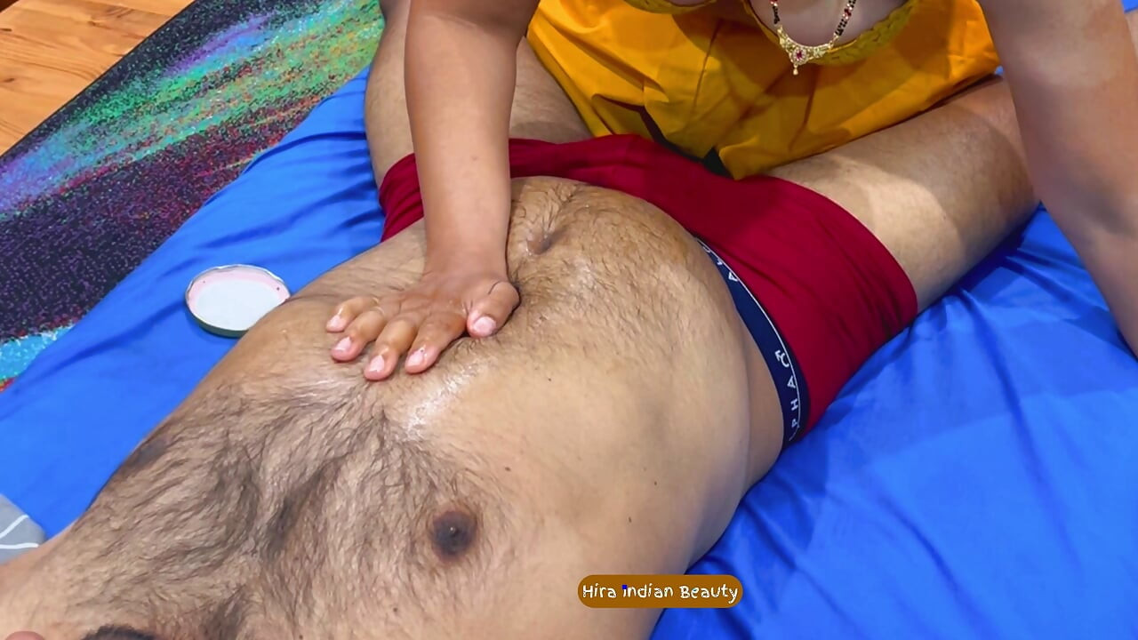 Sensual Big Boobs Bhabhi in Saree Skirt and Bra: Oil Massage for her Step-father