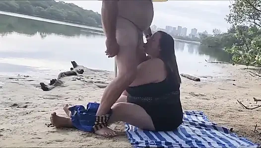 Fast beim ficken am fluss erwischt - exklusiv auf Faphouse