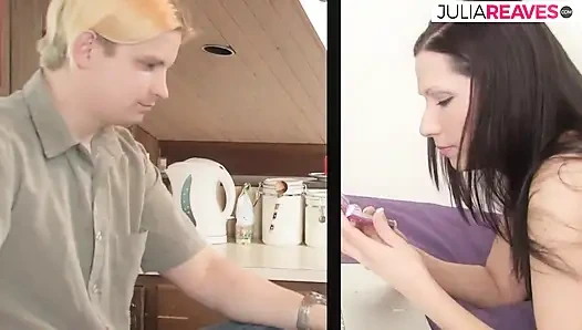 Gadis pirang menunggangi kontol besar seperti bintang setelah memeknya dijilat