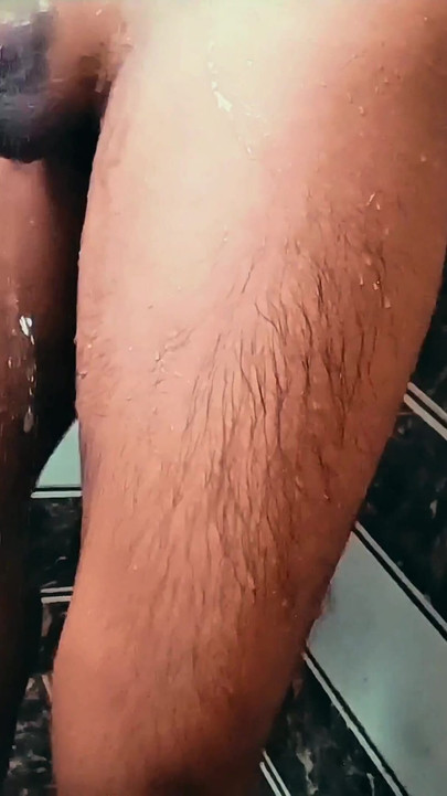 Mera Land Nahate Hue | Clip 1