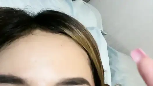 Индонезийская поп-модель раздежется