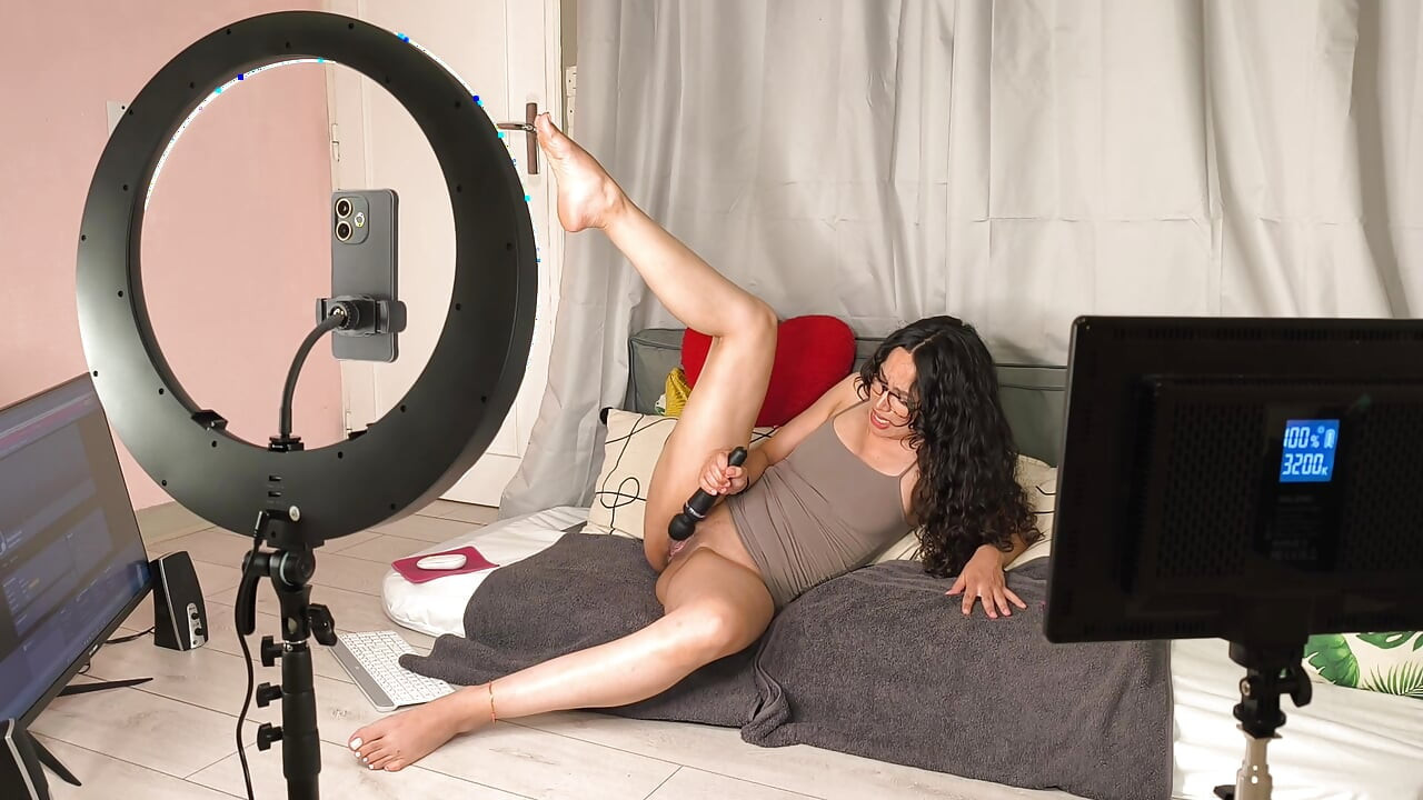 French Camgirl Screams Too Loud Live - Neighbor Joins, Creampie & Squirting