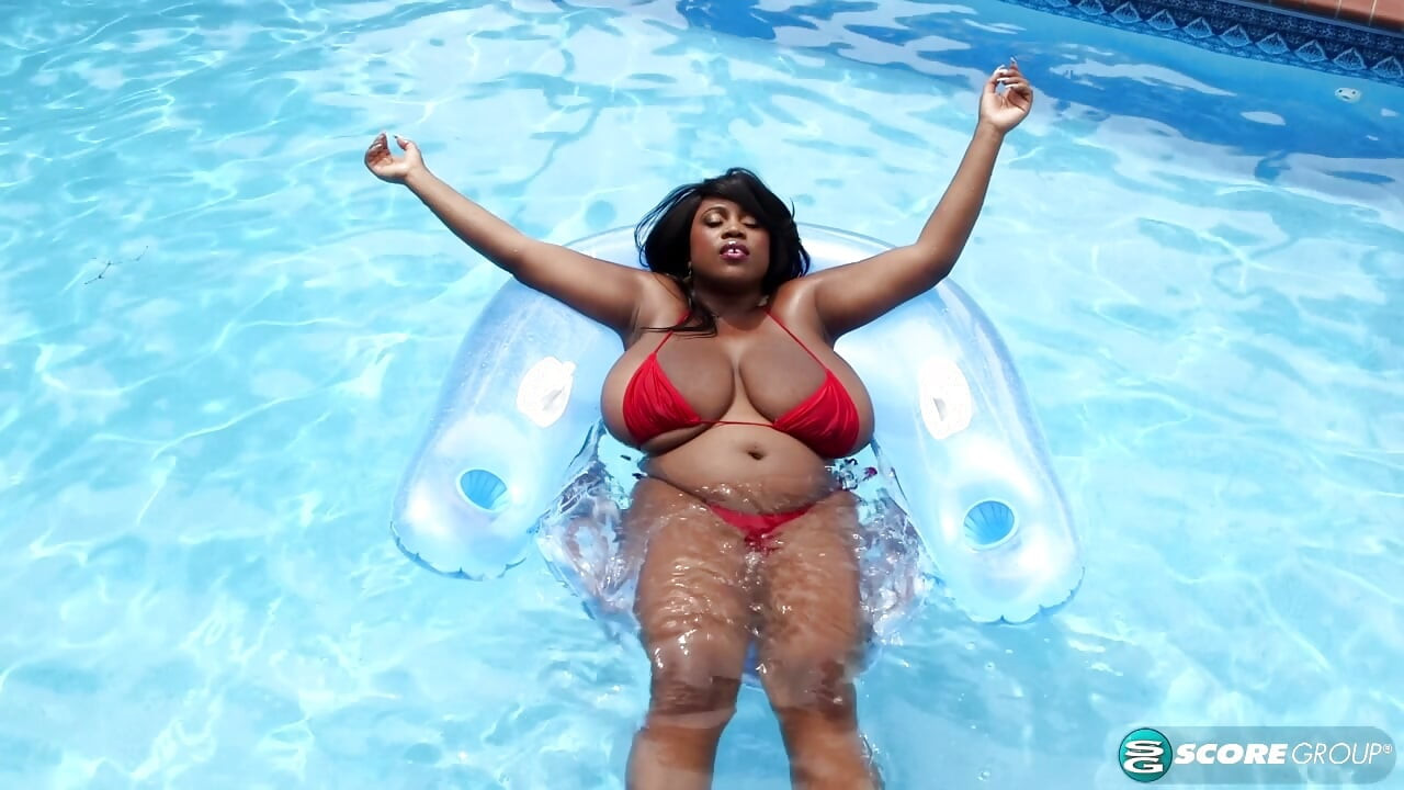 A fuckin' day at the pool with super-busty Maserati
