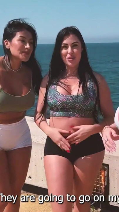נשים קולומביאניות וספרדיות מזיינות זין גדול של זר - קרלה בום, מריאנה מרטיקס וסרג'יו לאגוס | קליפ 1