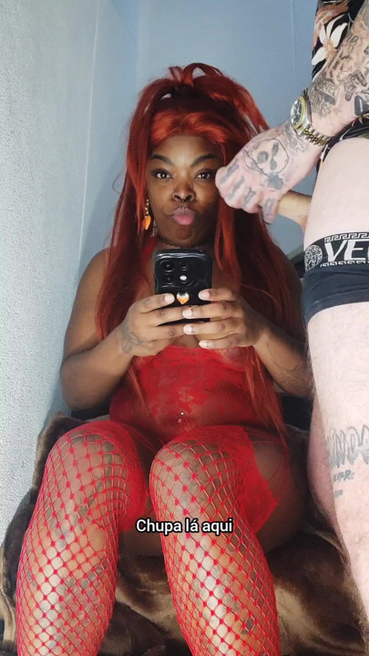 I exchanged messages with the cuckold while sucking his friend's big cock.