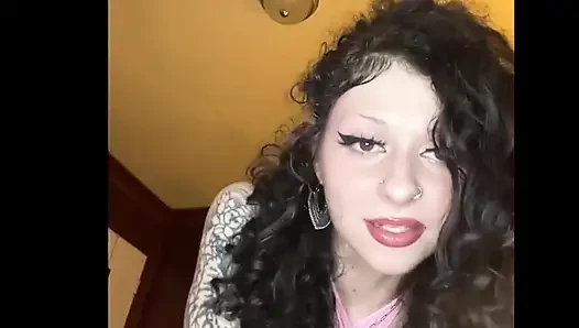 Gotik bakire terapistin seni yavaşça sikmeye başlıyor çünkü karın sana izin vermiyor