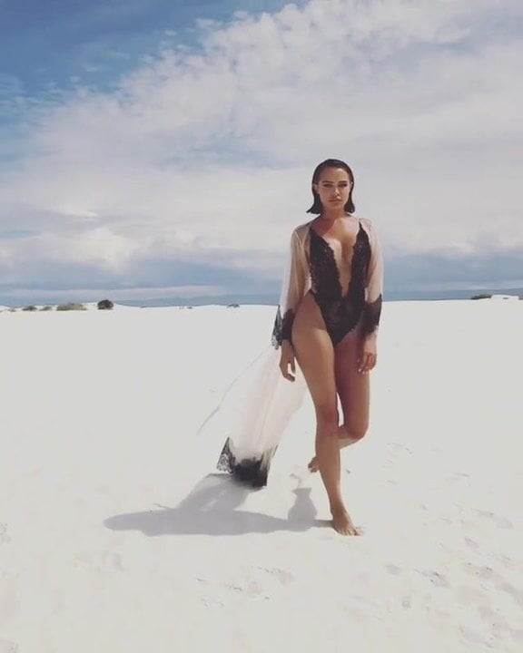Mara Teigen Very HOT in underwear !!!