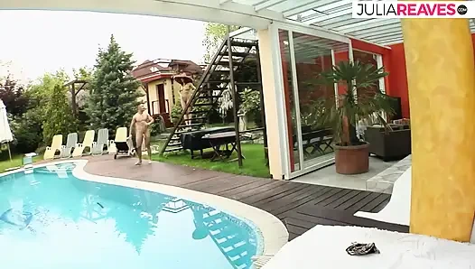 Сексуальная девушка давится массивным членом, затем трахается с камшотом