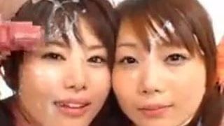 2人のアジア人女の子のぶっかけ