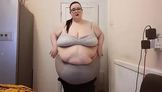 SSBBW BBW thongs and leather leggings try on