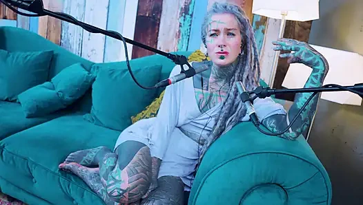 G - grattitude- asmr podcast sfw konuşuyor gotik sıska kız dreadlocks dövmeli model dövmeli kız