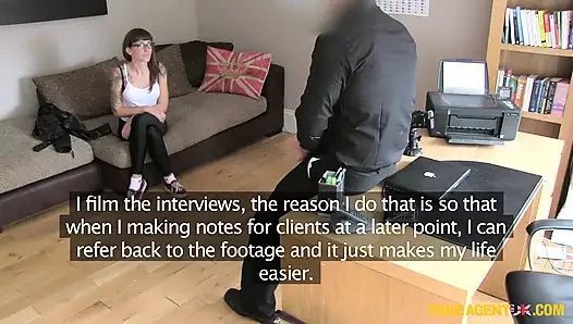 Fake Agent uk - utangaç esmer inek ajanın döllenmesini istiyor