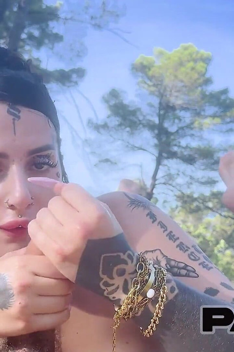 Whooty ฝรั่งเศสใน Wilderness