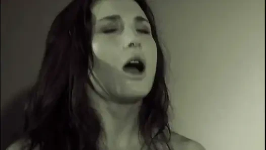 Cewek nakal haus kontol ini dientot habis-habisan sama pacarnya di kamarnya