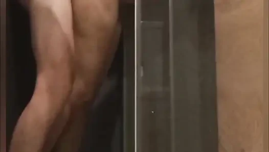 19 yaşındaki üniversite kızı Cannon Full tarafından duş alır ve ona birden fazla orgazm yaşatır!t