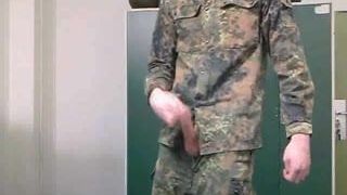 Soldaat (soldat) in uniform