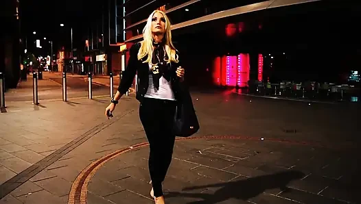 Tamara Grace трахает незнакомец