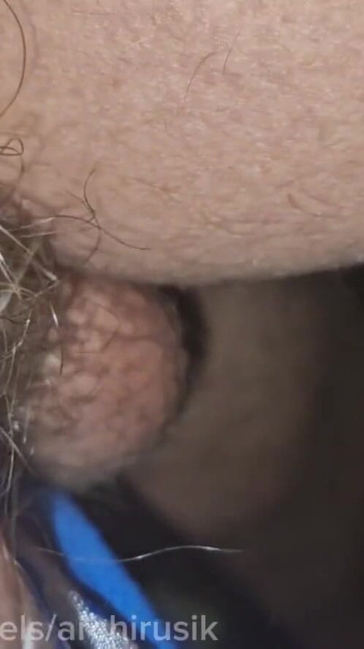 难忘的时刻来自“在马桶商场浴室里操了一个路人，肌肉发达的家伙被精液覆盖！
