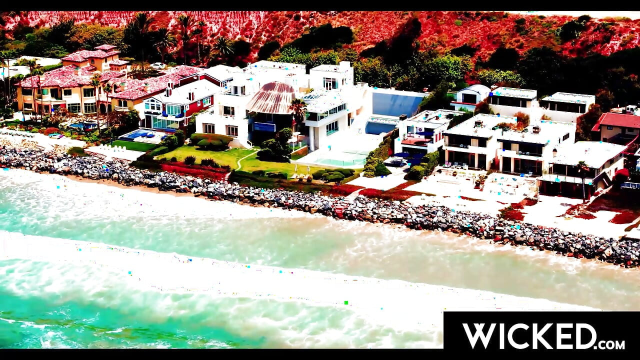 WICKED - Pieni Coco Lovelock saa kovaa nastaa vuokrattavaksi