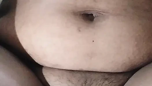 Тамильская домохозяйка в возбужденном настроении, поэтому муж решит играть с ее киской