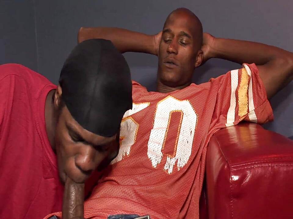 Kontol hitam tiga puluh sentimeter di pantat