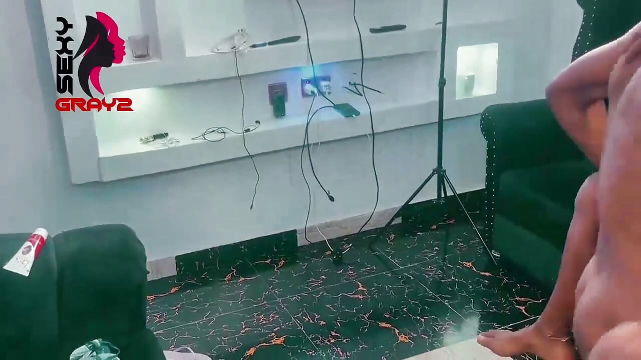 Madam ev çocuğu tarafından sert sikiliyor