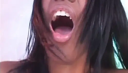 Çarpıcı lezbiyen Fransız kızlar oyuncaklarla dağınık eğleniyor