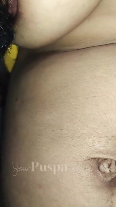 فتاة مراهقة من قرية ديسي المحلية فيديو مص الثدي الكبير فيديو القرية الهندية فتاة في الأماكن المغلقة | مقطع 1