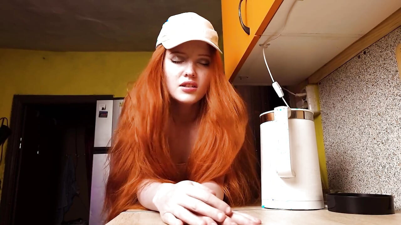 Мой отчим наказал меня за мои плохие оценки в колледже