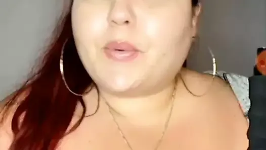 Tikt0k lady massive boobs