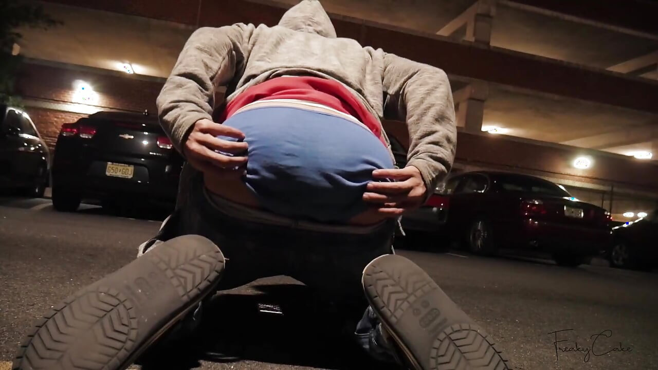 駐車場の点滅する車で危険なクソ - 捕まった