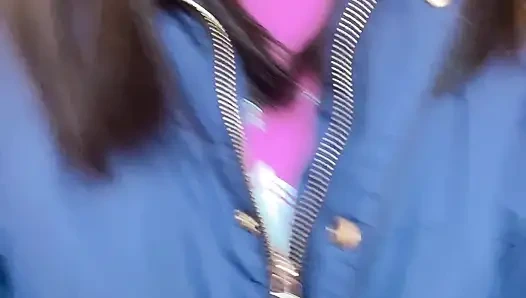 Hana на кухне готовит, то ей нужно пойти пописать в туалет