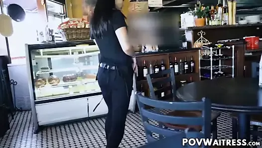 Luscious waitress Crystal Rush tastes customers cum