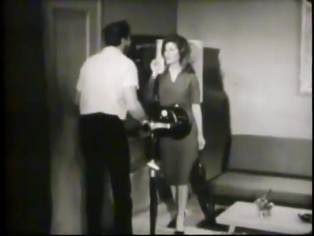 हॉट विंटेज चोदने लायक मम्मियाँ कामुक कपड़े उतार रही हैं