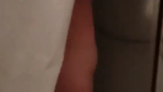 Adik tiriku suka banget nonton mereka lagi mandi di desa