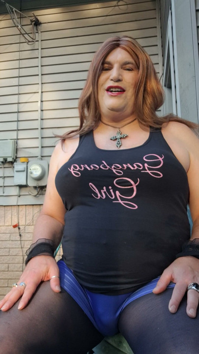 I want to get gangbanged again, except this time I want to do it outside on my patio!