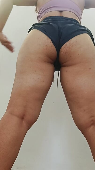 Σου αρέσει ο τρόπος που κινώ τον κώλο μου;