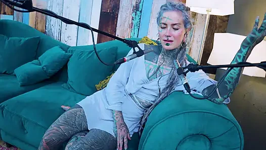 Aku berbicara tentang f - fear - asmr podcast sfw berbicara tentang gadis gothic bertato rambut gimbal