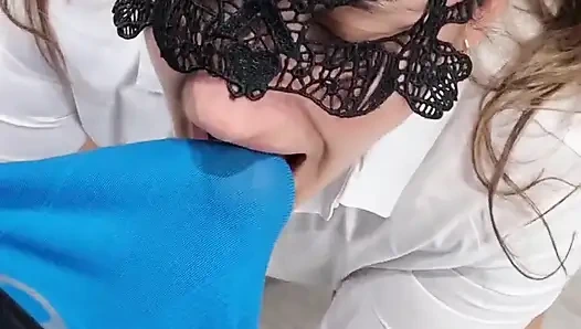 Pantat Besar Dalam Rok Mini Memberikan Blowjob Yang Bagus Dan Mendapat Kacau