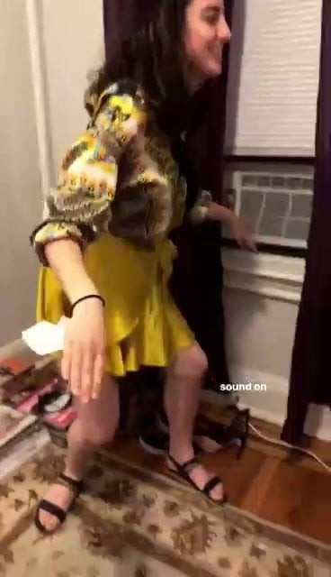 White Girl Dancing To Nicki